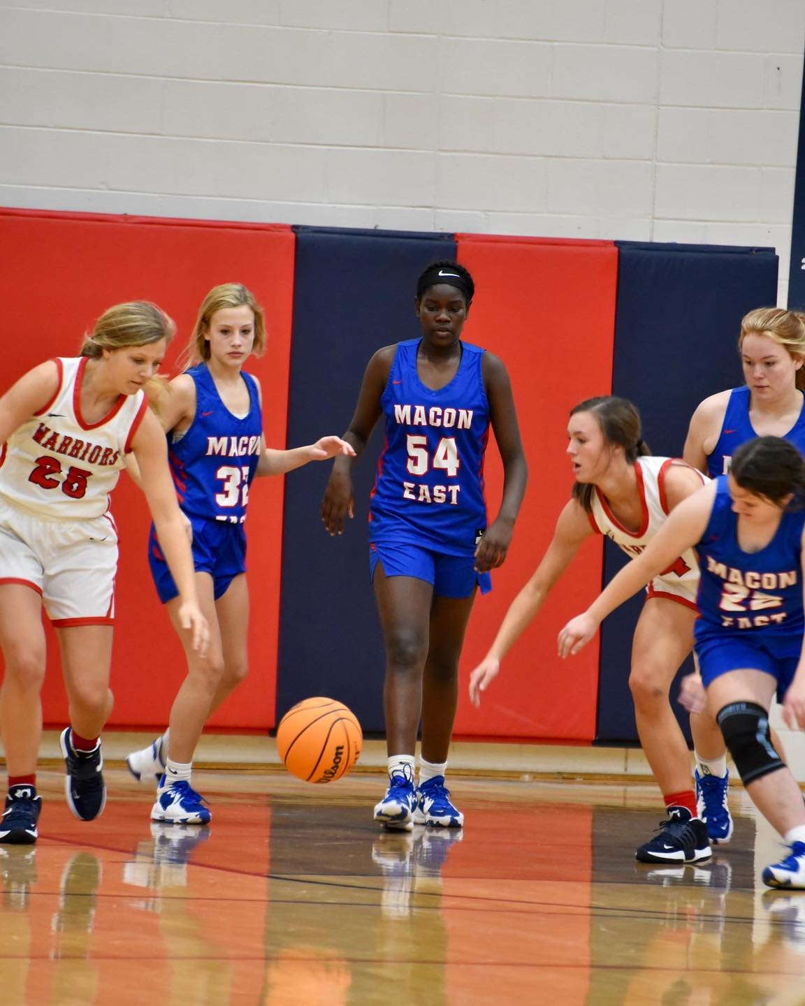 Lee-Scott varsity girls basketball continues undefeated start with win over Macon-East