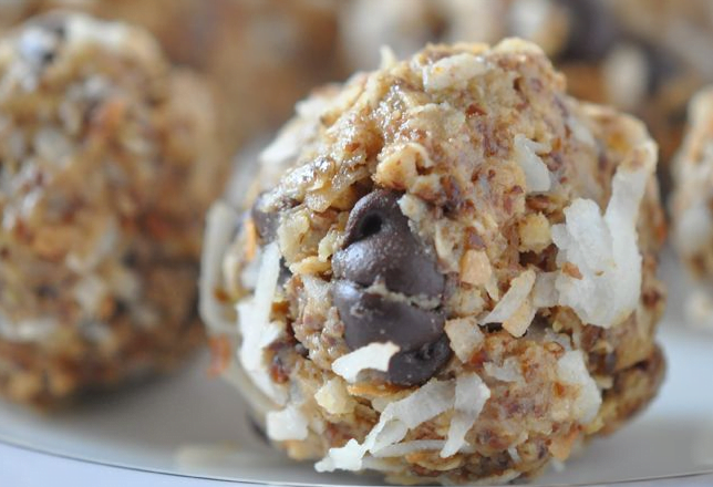 NO-BAKE ENERGY BITES FROM HOLLY CLEGG
