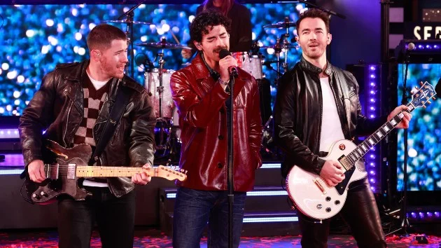 Jonas Brothers releasing live album on Friday